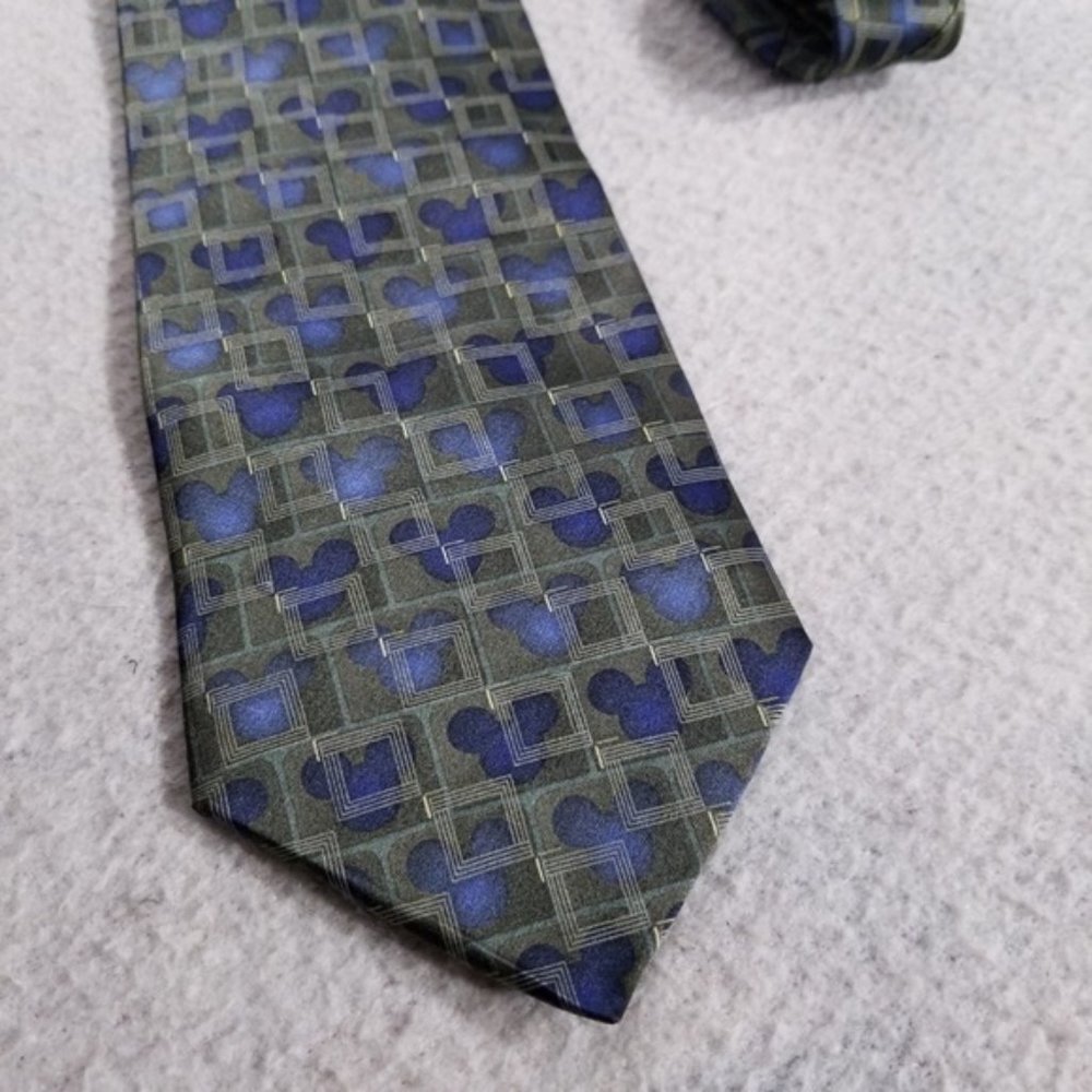 Disney Walt Disney World Mickey Mouse Neck Tie - Picture 2 of 8